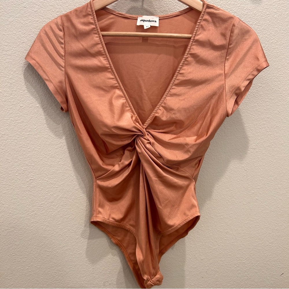 Superdown Blush Twist-Front Bodysuit‎